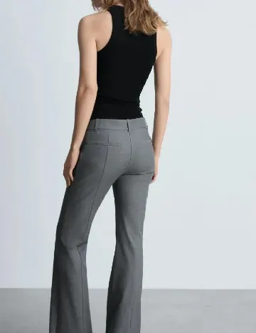 Maiou Mango, negru