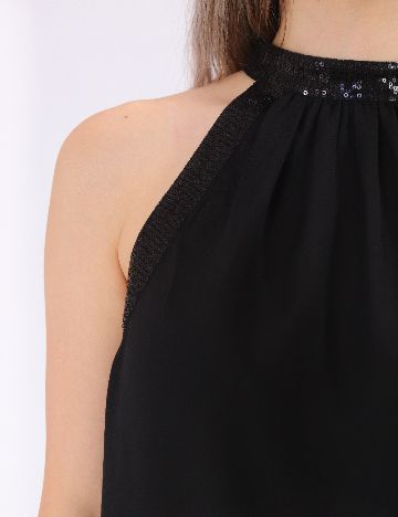 Maiou Jacqueline de Yong, negru