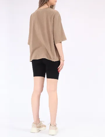 Tricou Only, maro