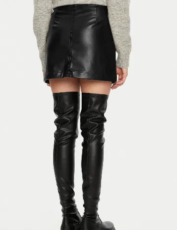 Fusta Only, negru