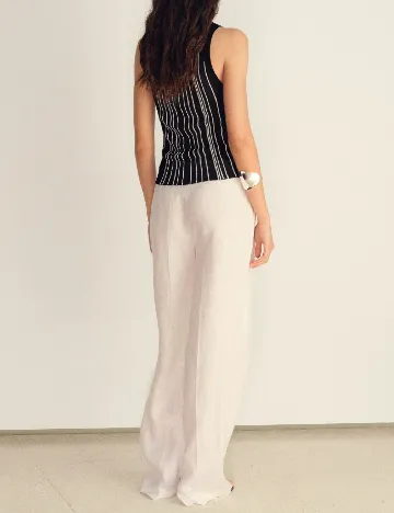 Maiou Mango, negru