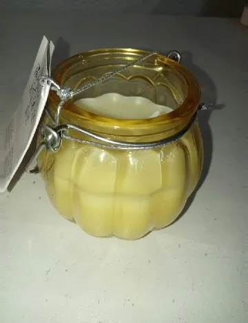 Lumanare parfumata OutletMag, galben