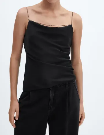Maiou Mango, negru