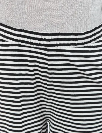 Pantaloni scurti Vero Moda, alb/negru