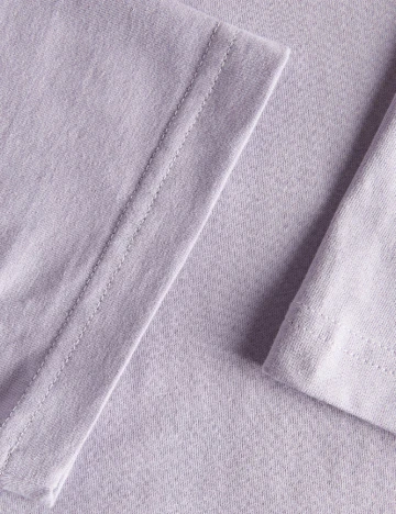 Tricou Reserved, mov