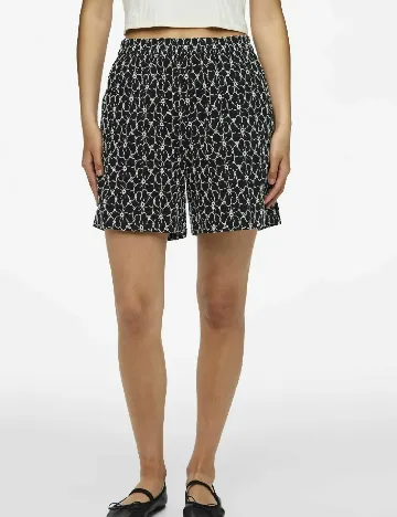 Pantaloni scurti Pieces, negru