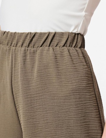 Pantaloni scurti Pieces, kaki