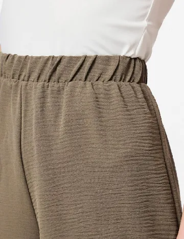 Pantaloni scurti Pieces, kaki