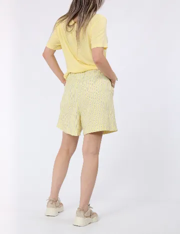 Pantaloni scurti Vero Moda, galben