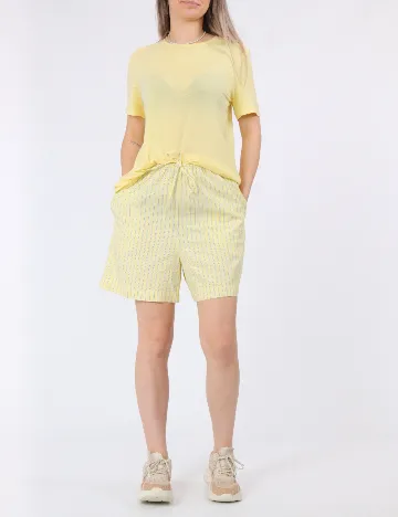 Pantaloni scurti Vero Moda, galben