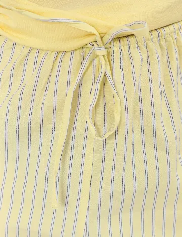 Pantaloni scurti Vero Moda, galben