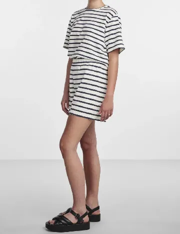 Pantaloni scurti Pieces, ecru