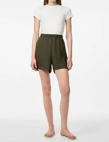 Pantaloni scurti Pieces, verde