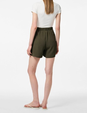 Pantaloni scurti Pieces, verde