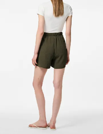 Pantaloni scurti Pieces, verde