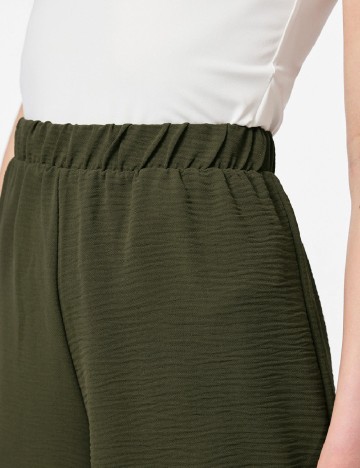 Pantaloni scurti Pieces, verde