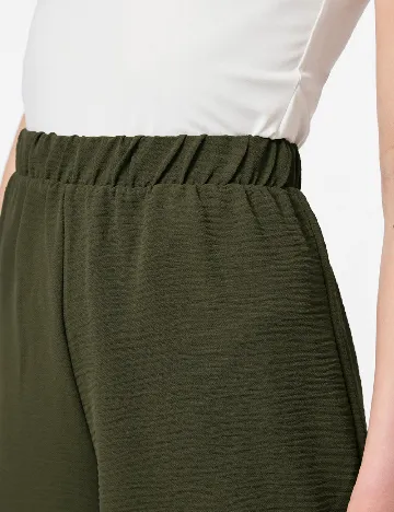 Pantaloni scurti Pieces, verde