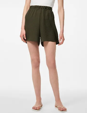 Pantaloni scurti Pieces, verde