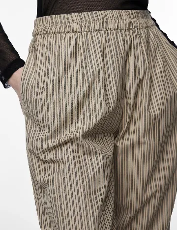 Pantaloni Pieces, maro