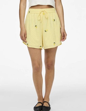 Pantaloni scurti Pieces, galben