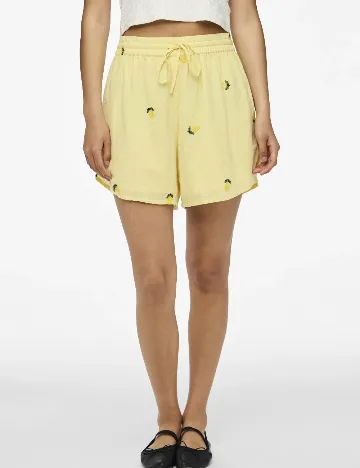 Pantaloni scurti Pieces, galben Galben