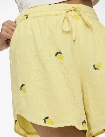 Pantaloni scurti Pieces, galben Galben