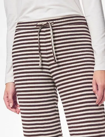 Pantaloni Pieces, alb/visiniu