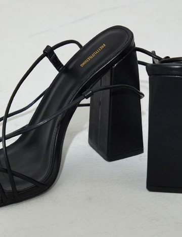 Sandale PRETTYLITTLETHING, negru