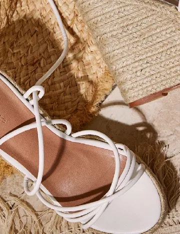 Sandale PRETTYLITTLETHING, alb