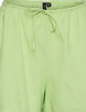 Pantaloni scurti Vero Moda, verde Verde