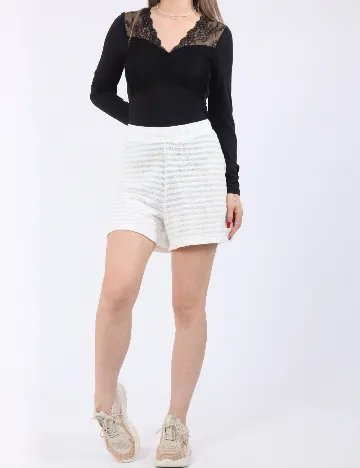 Pantaloni scurti Pieces, alb