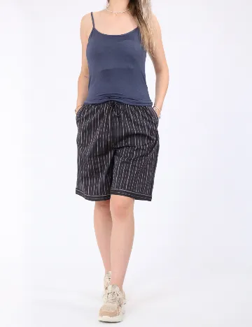 Pantaloni scurti Vero Moda, gri inchis