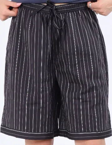 Pantaloni scurti Vero Moda, gri inchis