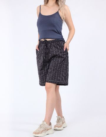Pantaloni scurti Vero Moda, gri inchis