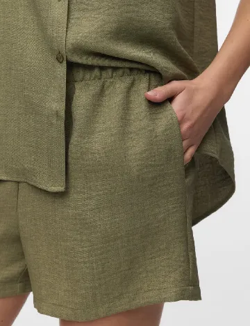 Pantaloni scurti Vero Moda, verde