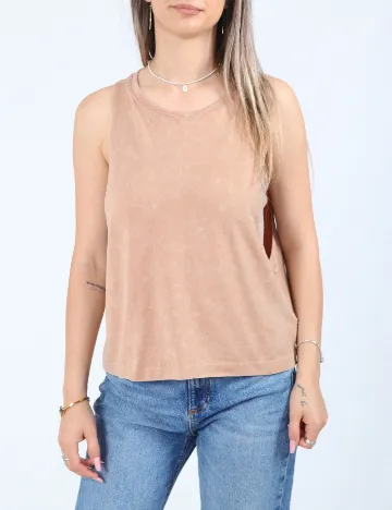 Maiou Aerie, maro