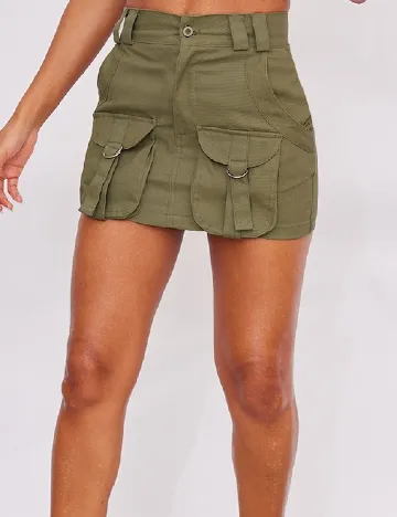Fusta PRETTYLITTLETHING, verde