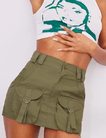 Fusta PRETTYLITTLETHING, verde
