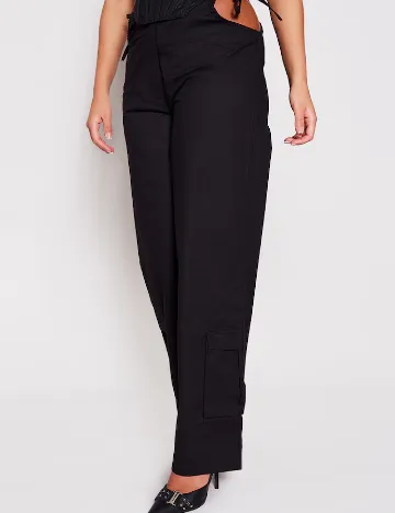 Pantaloni PRETTYLITTLETHING, negru