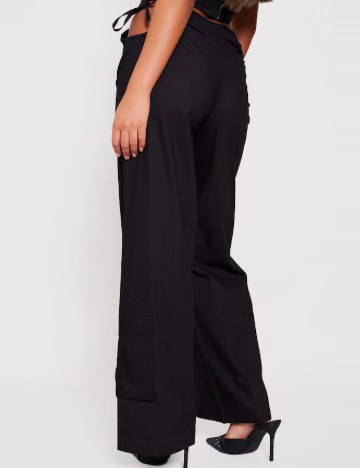 Pantaloni PRETTYLITTLETHING, negru