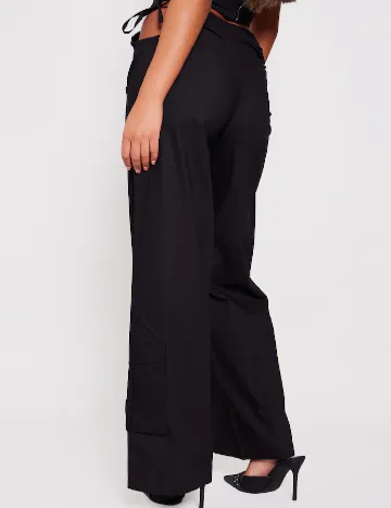Pantaloni PRETTYLITTLETHING, negru