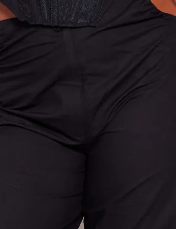 Pantaloni PRETTYLITTLETHING, negru