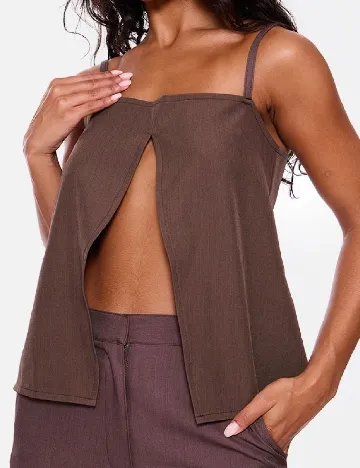 Bluza PRETTYLITTLETHING, maro