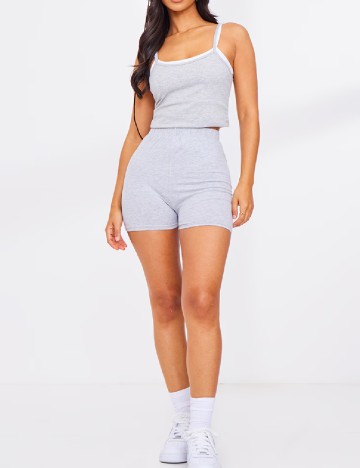Pantaloni scurti PRETTYLITTLETHING, gri