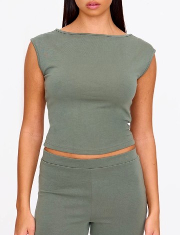 Top PRETTYLITTLETHING, verde