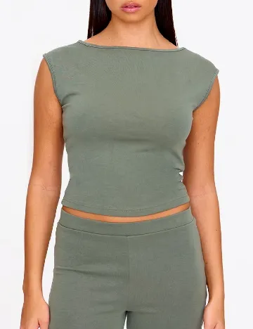 Top PRETTYLITTLETHING, verde