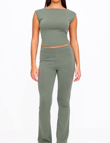 Top PRETTYLITTLETHING, verde