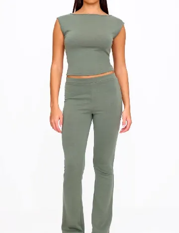 Top PRETTYLITTLETHING, verde