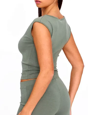 Top PRETTYLITTLETHING, verde