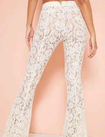 Pantaloni PRETTYLITTLETHING, crem